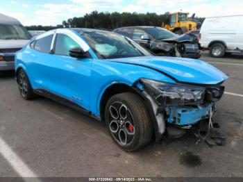  Salvage Ford Mustang