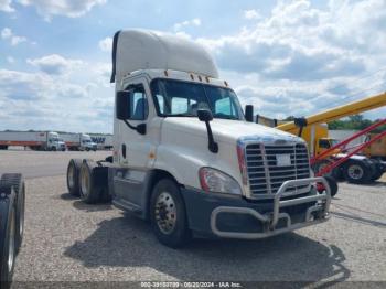  Salvage Freightliner Cascadia 125