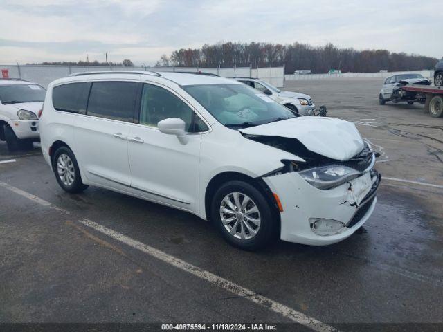  Salvage Chrysler Pacifica