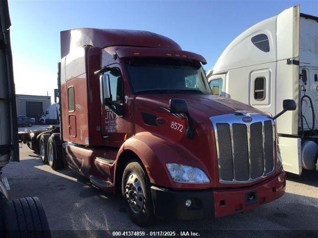  Salvage Peterbilt 579