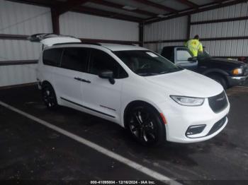  Salvage Chrysler Pacifica