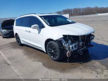  Salvage Chrysler Pacifica