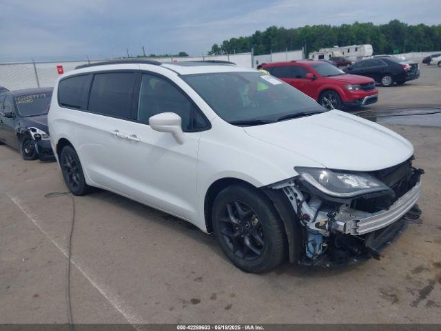  Salvage Chrysler Pacifica