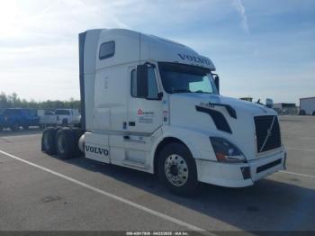  Salvage Volvo Vn