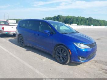  Salvage Chrysler Pacifica