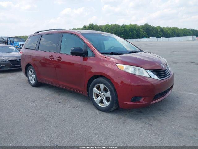 Salvage Toyota Sienna