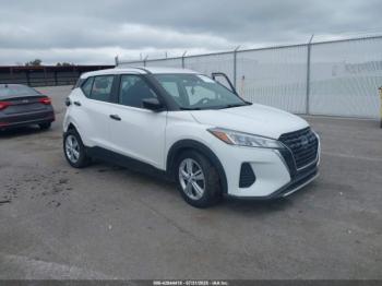  Salvage Nissan Kicks