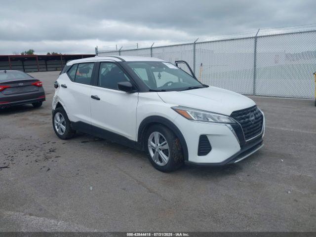  Salvage Nissan Kicks