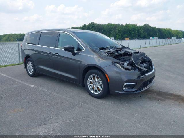  Salvage Chrysler Pacifica