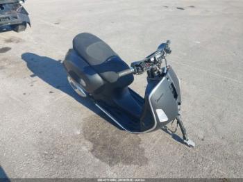  Salvage Vespa GTS 300 Super