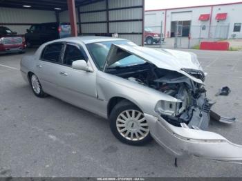  Salvage Lincoln Towncar
