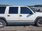 Chevrolet Suburban 1500 Image 2