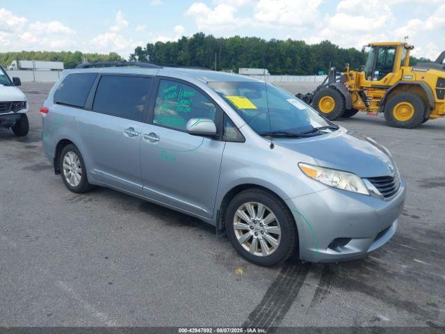  Salvage Toyota Sienna