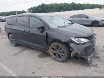  Salvage Chrysler Pacifica