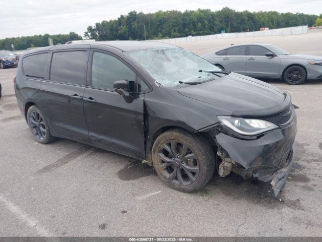  Salvage Chrysler Pacifica