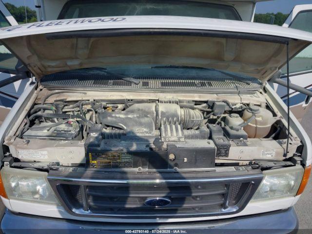 Ford E-450 Standard Image 2