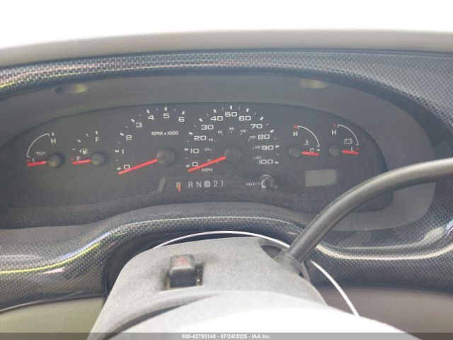 Ford E-450 Standard Image 7