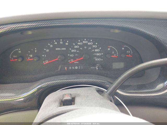 Ford E-450 Standard Image 7