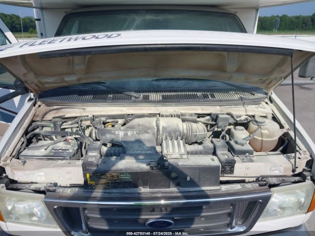 Ford E-450 Standard Image 3