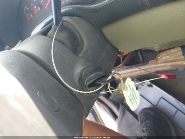 Ford E-450 Standard Image 11