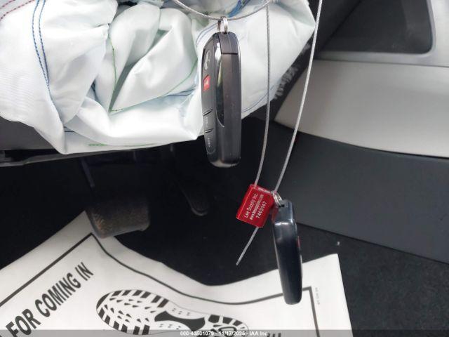 Toyota Corolla Le Image 13