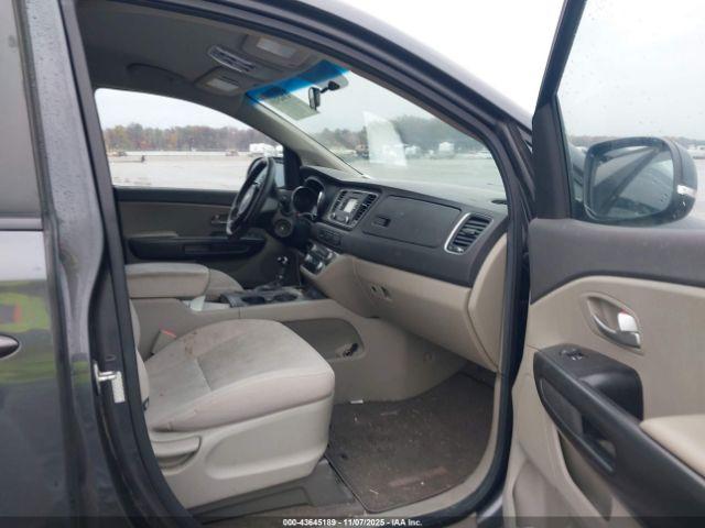 Kia Sedona Lx Image 5