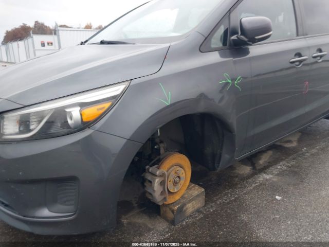 Kia Sedona Lx Image 2