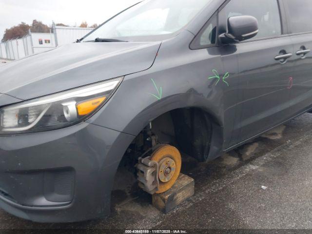 Kia Sedona Lx Image 2