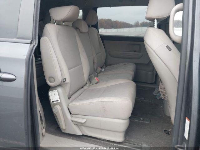 Kia Sedona Lx Image 4