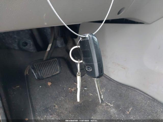 Kia Sedona Lx Image 7