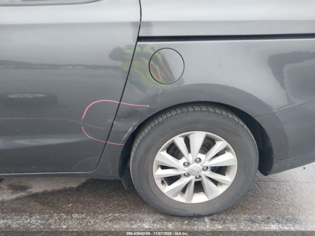 Kia Sedona Lx Image 6