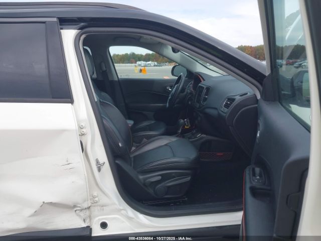 Jeep Compass Trailhawk 4x4 Image 16