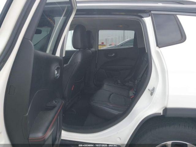 Jeep Compass Trailhawk 4x4 Image 6