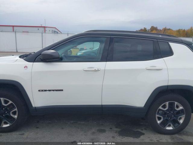 Jeep Compass Trailhawk 4x4 Image 14