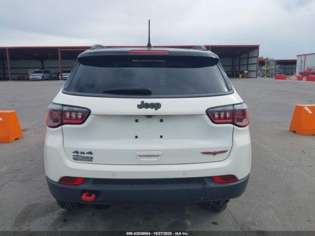 Jeep Compass Trailhawk 4x4 Image 15