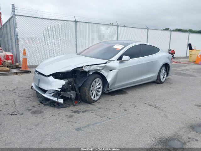 Tesla Model S Image 10