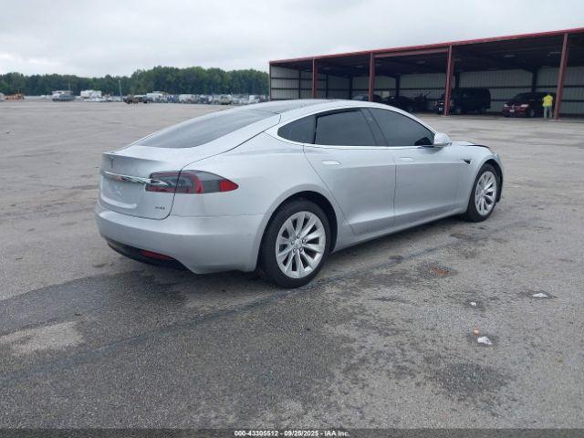 Tesla Model S Image 12