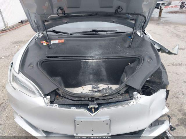 Tesla Model S Image 3