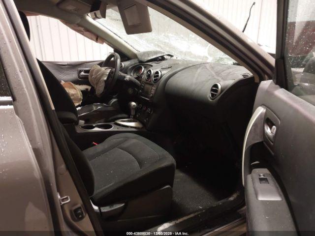 Nissan Rogue S Image 2