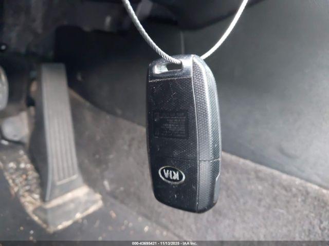 Kia Optima Lx Image 11