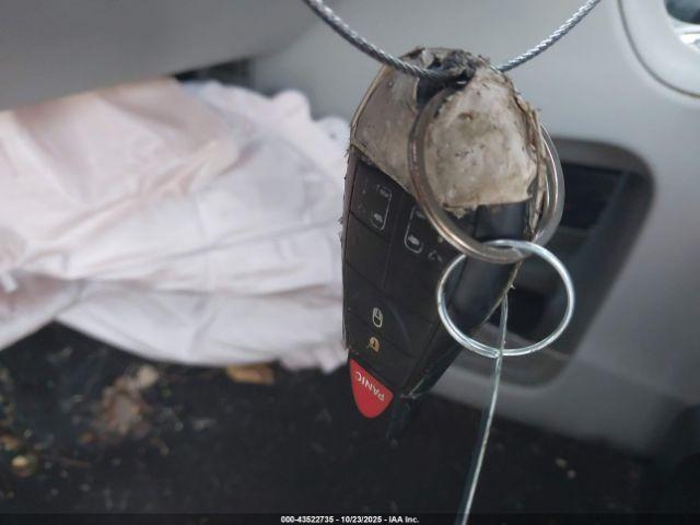 Dodge Grand Caravan Crew Image 12