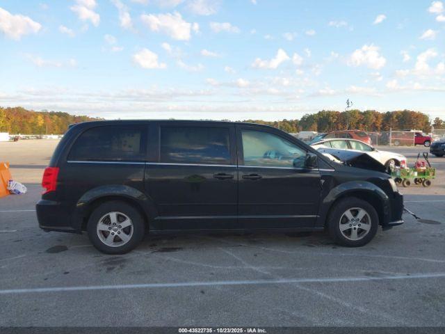 Dodge Grand Caravan Crew Image 14