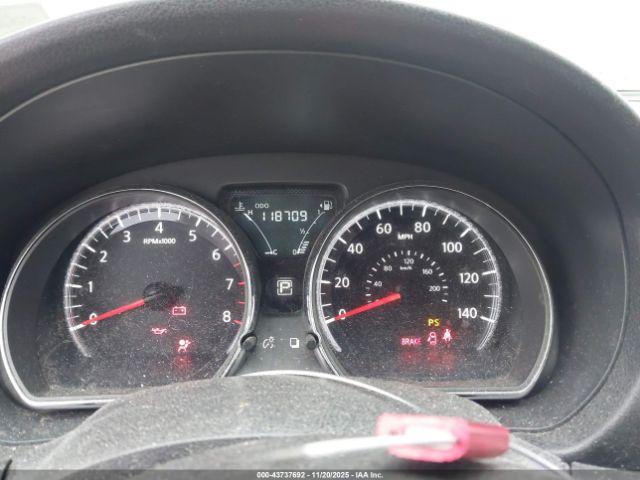 Nissan Versa 1.6 Sv Image 8