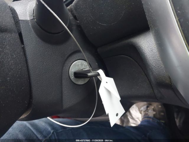 Nissan Versa 1.6 Sv Image 10