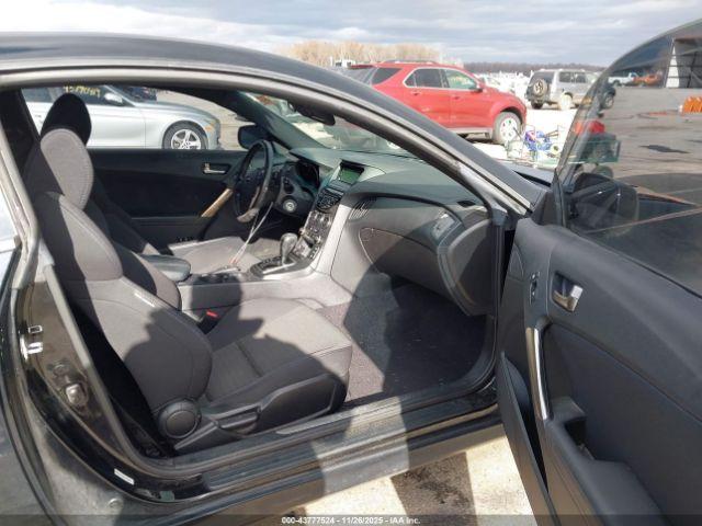 Hyundai Genesis 2.0t Image 15