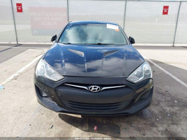 Hyundai Genesis 2.0t Image 11