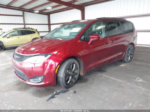 Chrysler Pacifica Touring L Image 8