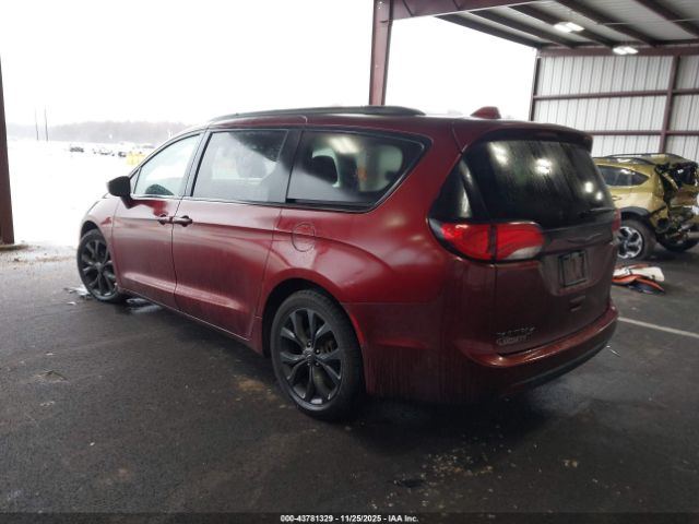 Chrysler Pacifica Touring L Image 6