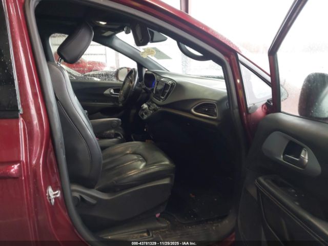 Chrysler Pacifica Touring L Image 7