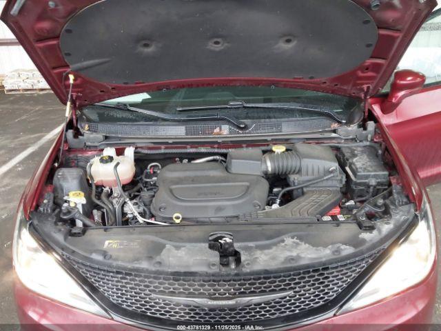 Chrysler Pacifica Touring L Image 4